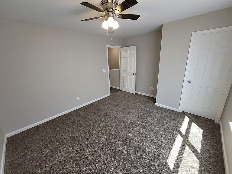 Creekside Apartments — Photo 34
