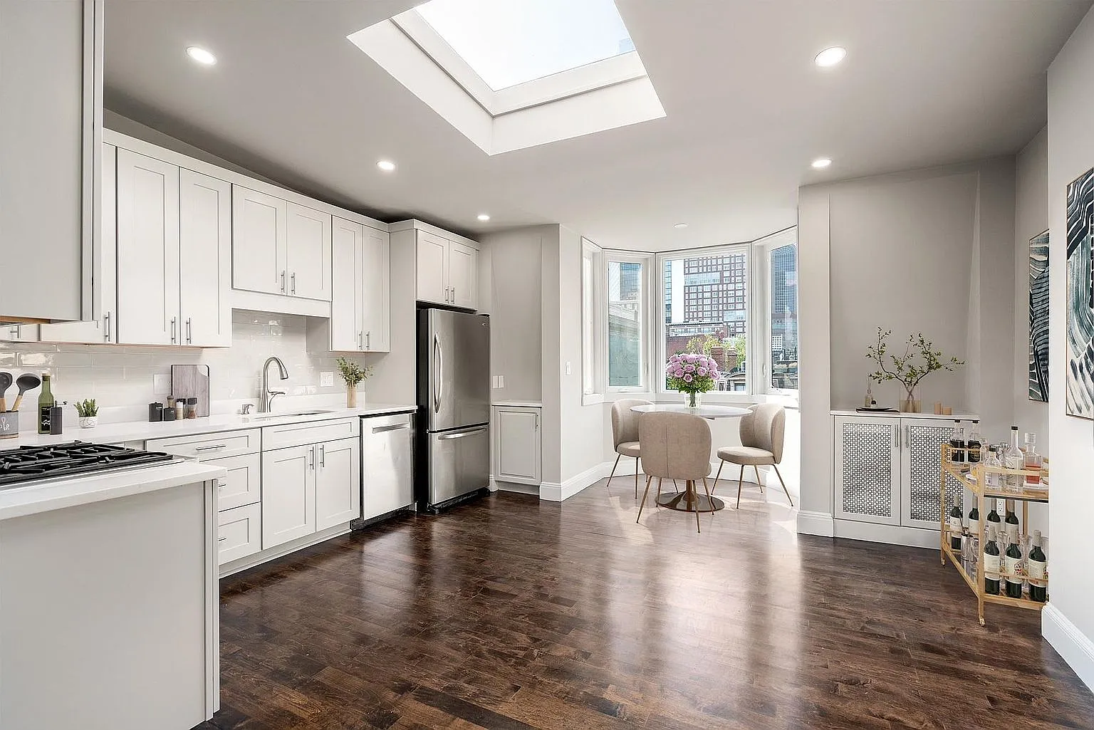 3 bed, 2100 sqft, $8,100 — Photo 1