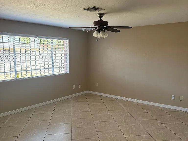 3628 W Oregon Ave — Photo 5