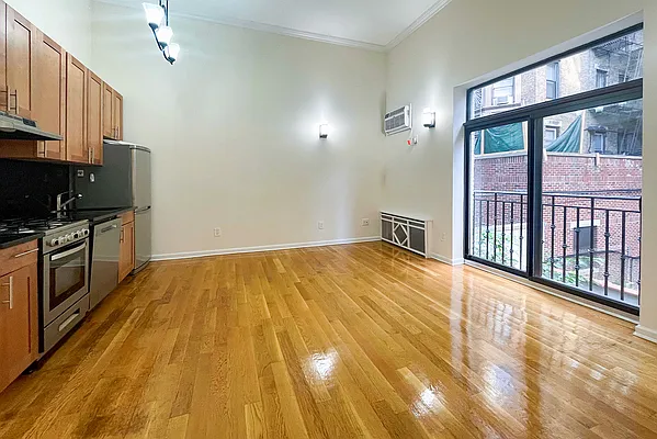 Rented by Coldwell Banker Warburg | media 11