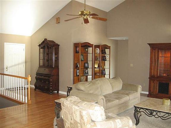 4th image of 308 Lake Scene Dr