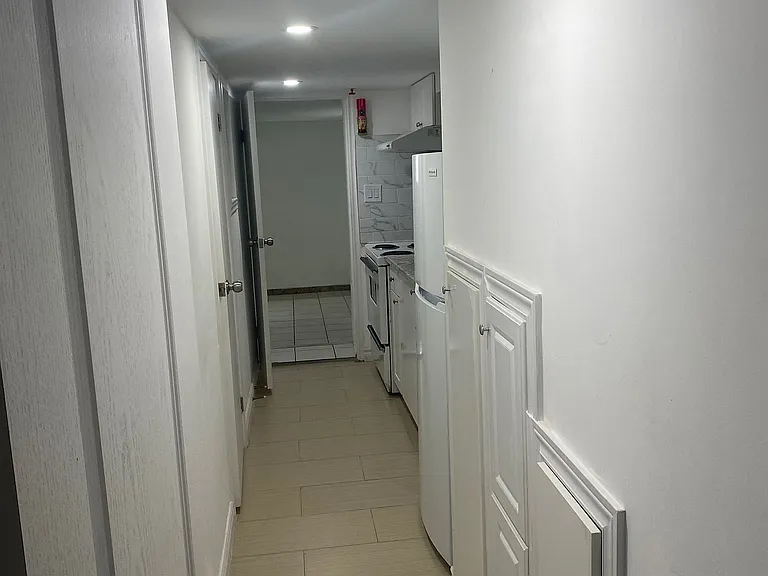 169 Westmount Ave #BASEMENT — Photo 8