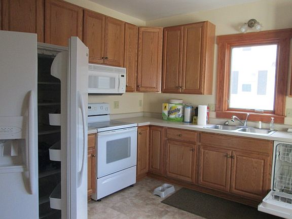 2nd image of 907 2nd Ave S