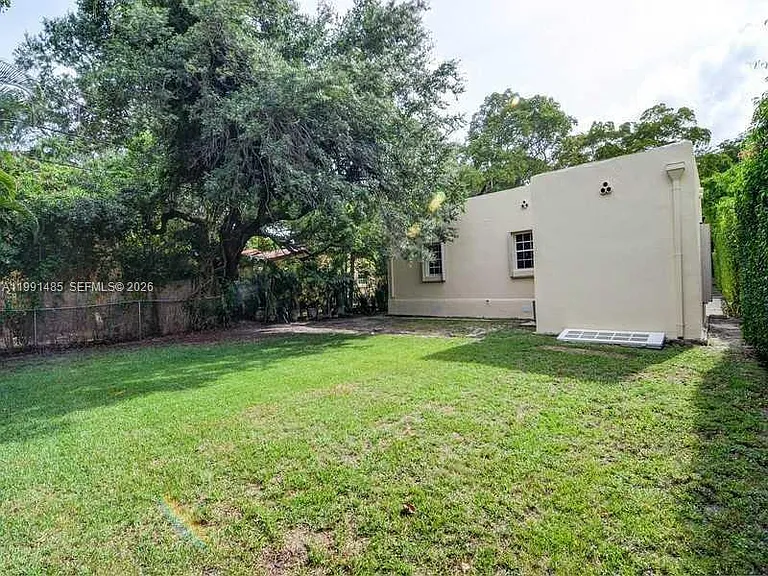1507 Genoa St — Photo 8