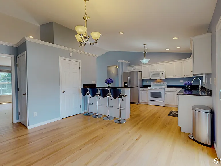 16 Jameson St — Photo 11