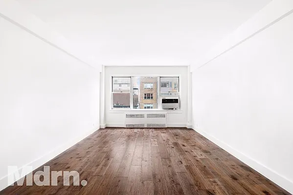 Sold by Mdrn Residential | media 13