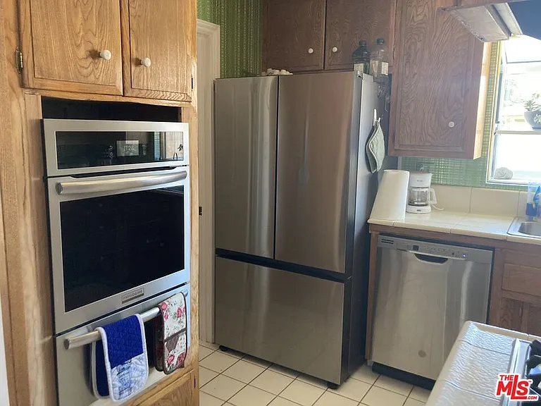 758 E Cypress Ave — Photo 4