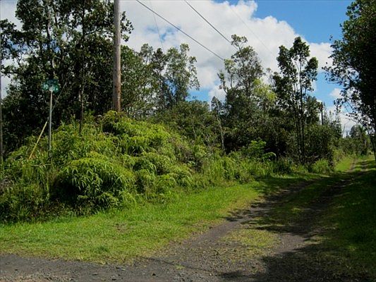 3rd image of 40th Ave