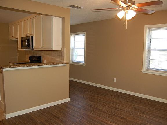 3rd image of 3816 Townsend Dr