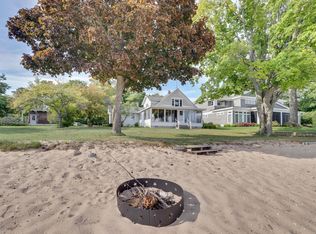 10198 N Shore Dr, Northport, MI 49670