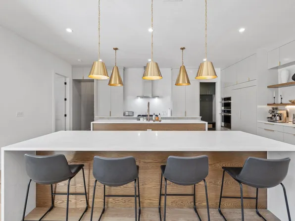 3205 Dolphin Dr, Austin, TX 78704