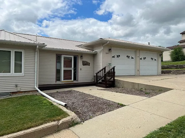 209 3rd Ave NW, Beulah, ND 58523