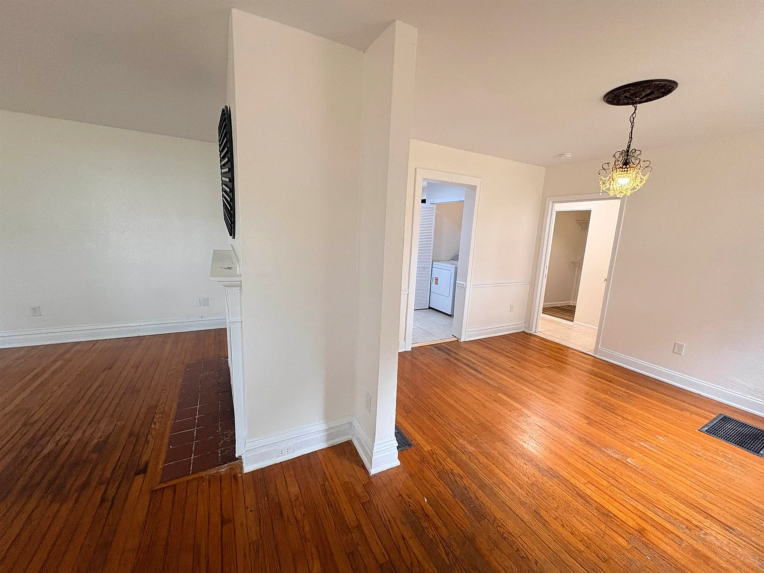 3 bed, 2.0 bath, 1896 sqft, $2,100 — Photo 3