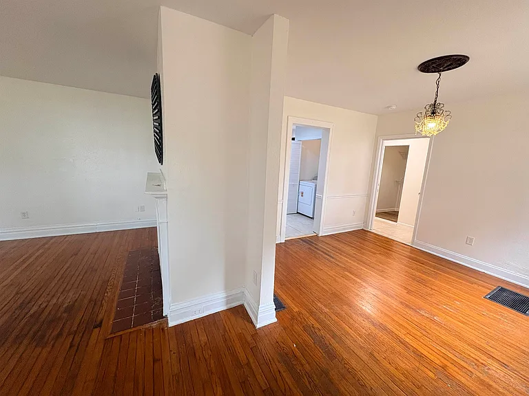 212 Barbourville Dr — Photo 3