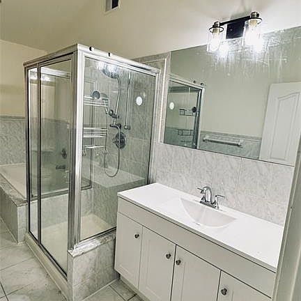 3rd image of 107 E Harwood Ter #B