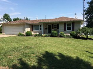 202 Park Ln, Carmi, IL 62821