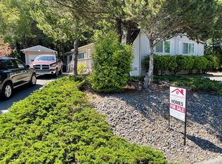 505 Puerto Vista Dr, Coos Bay, OR 97420