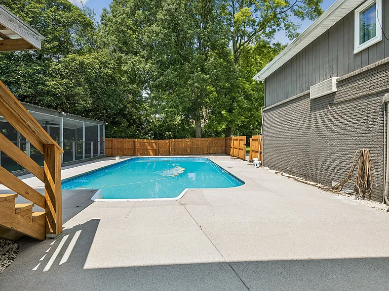 326 Draper Cir — Photo 58