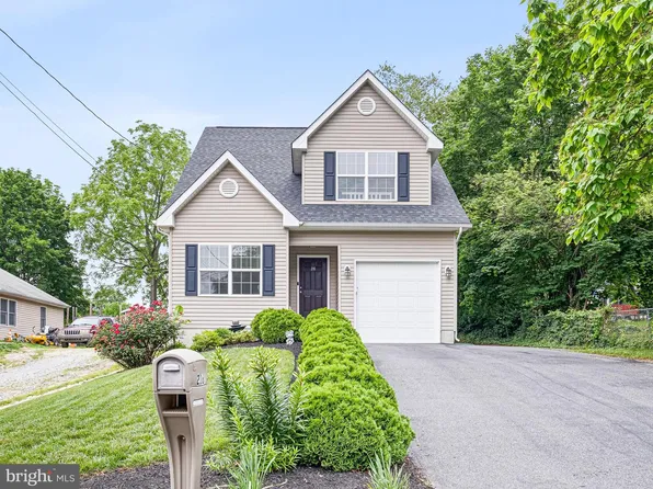 216 Old Churchmans Rd, New Castle, DE 19720