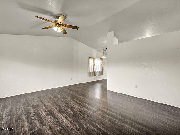 5th image of 2441 Carriage Crest Dr