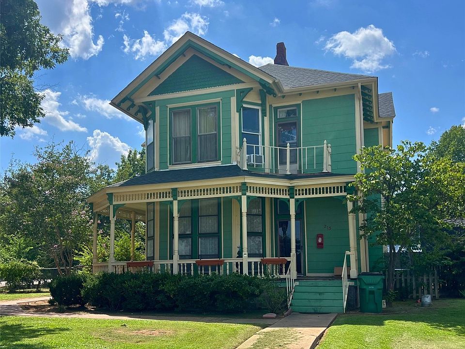 1st image of 213 S Pecan St