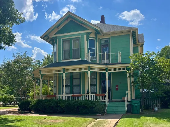 213 S Pecan St, Henrietta, TX 76365