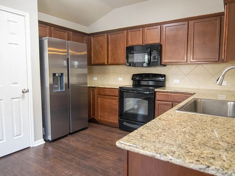 504 Comal Run — Photo 6