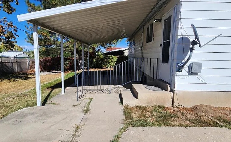 367 Overland Rd — Photo 3