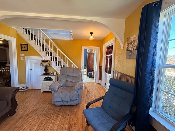 2nd image of 151 Nicholas Rd