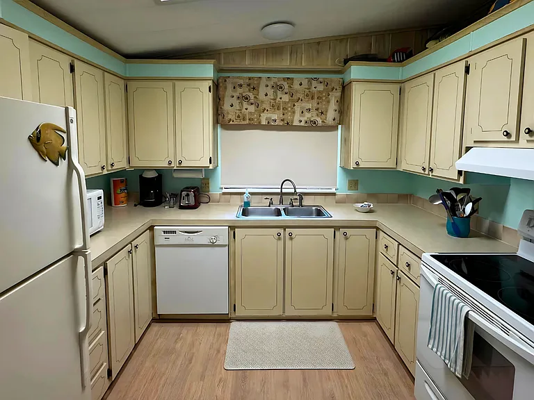 6253 Imperial Dr — Photo 23