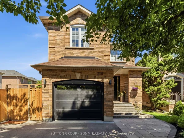 2111 Westmount Dr, Oakville, ON L6M 3P3