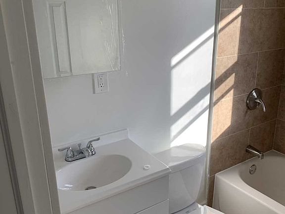 3rd image of 17 Van Houten Pl APT 2