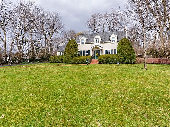 3rd image of 105 Edgemoor Dr