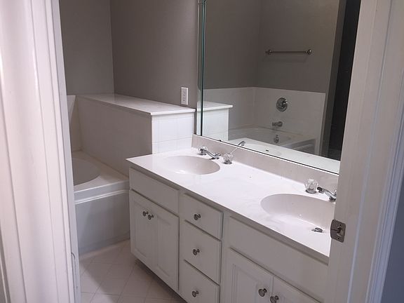 Master with jetted tub