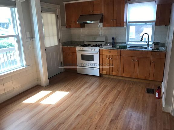 3rd image of 39 Winthrop Ave