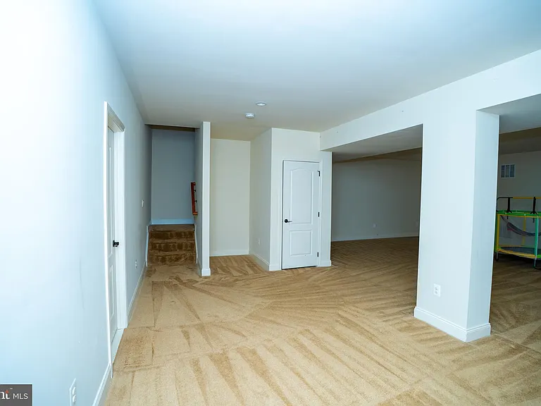 22535 Willington Sq — Photo 53