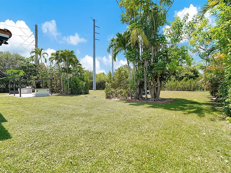 7700 SW 139th Ter — Photo 28