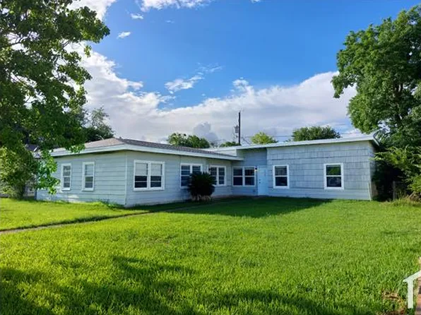 1726 W 8th St, Freeport, TX 77541