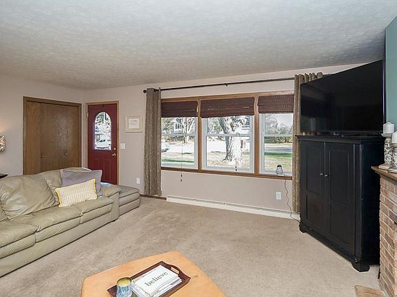 3rd image of 420 Quinlan Ave N