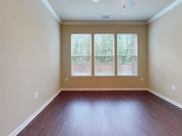 Signal Hill Apartment Homes — Photo 105