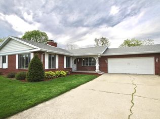 717 E Petunia Ln, Beloit, WI 53511