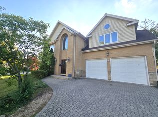 409 E Huntington Ln, Elmhurst, IL 60126