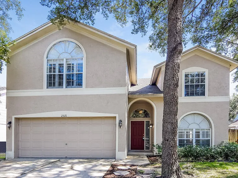2321 Lyncrest Ct — Photo 1