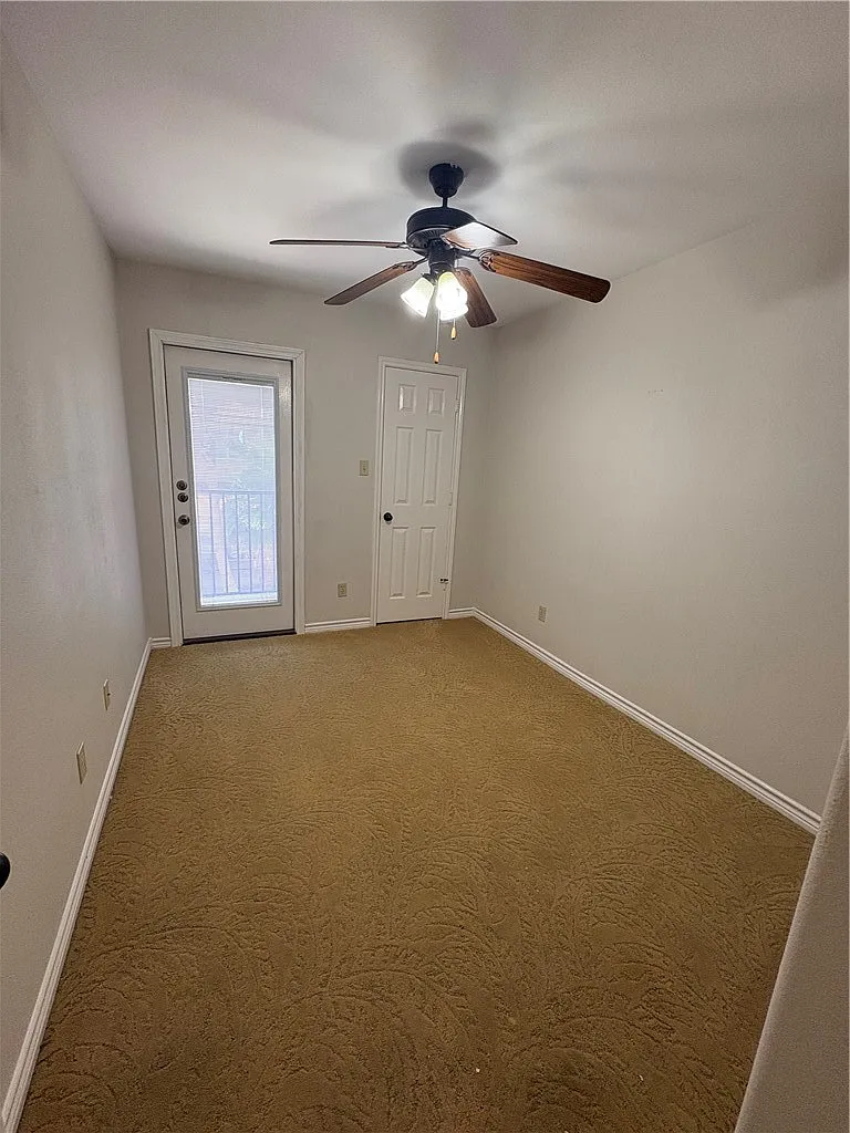 3 bed, 2.5 bath, 1432 sqft, $1,795 — Photo 4