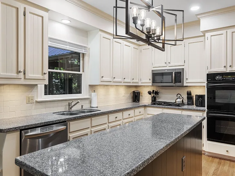 5008 Wood Valley Dr — Photo 7