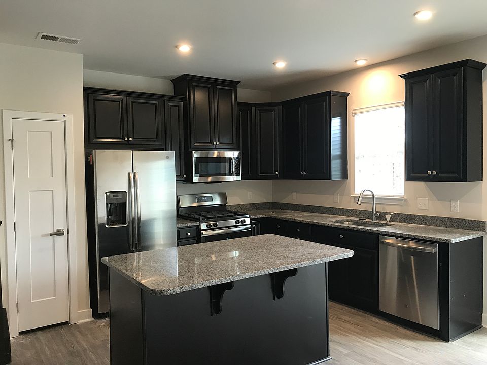 1st image of 205 Clearwood Dr