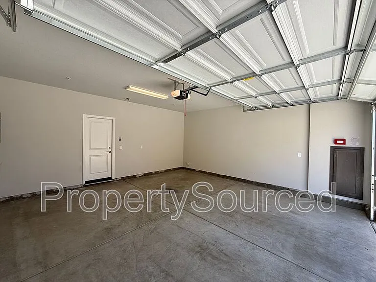948 Posey St — Photo 52