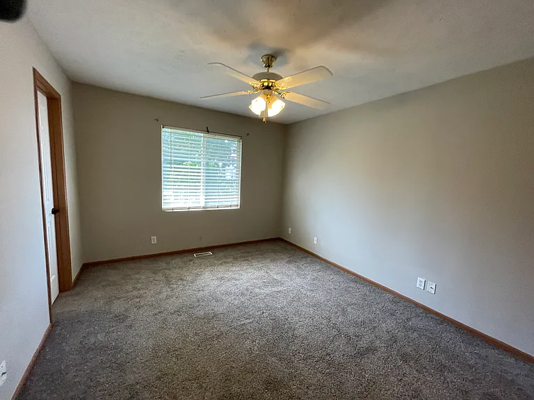 8013 Newport Ave — Photo 10