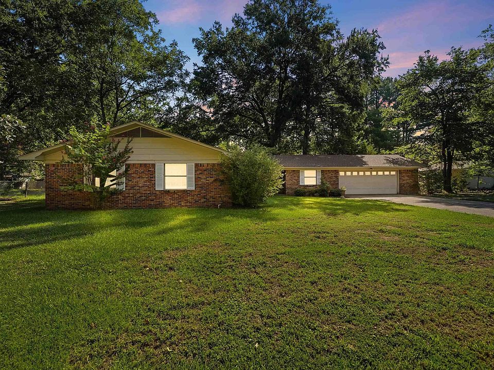 1st image of 7 Meadowbrook Dr