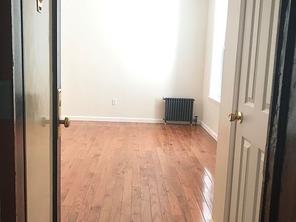 2nd image of 260 19th St APT 3